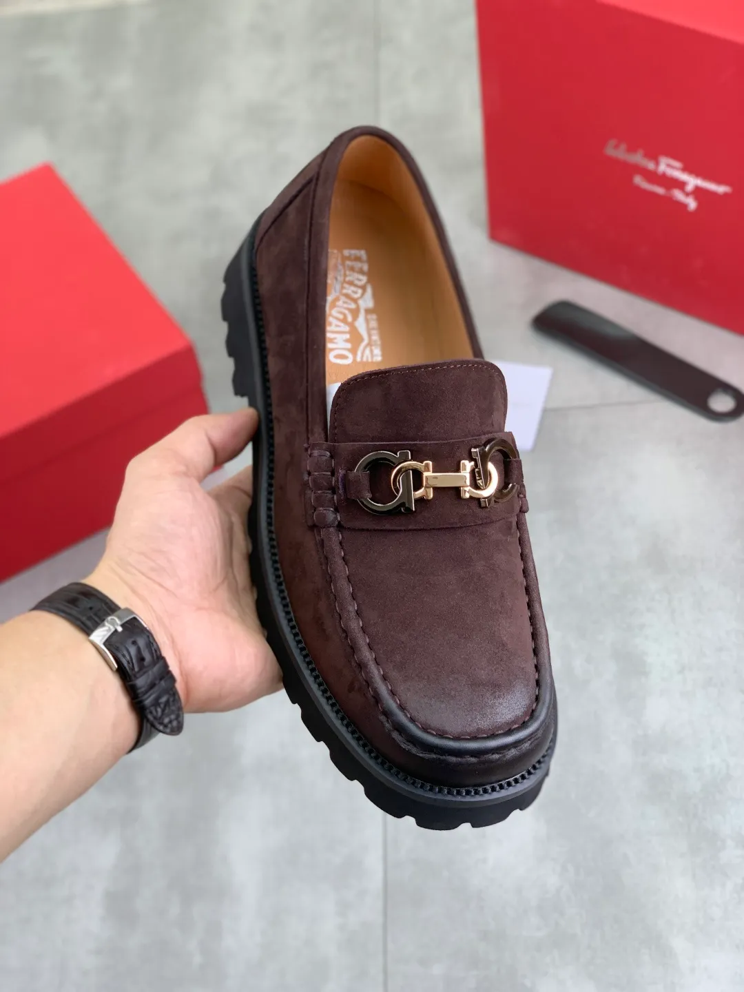 Men's shoes 💰P500 New model [Ferragamo/Ferragamo] Latest model Original imported calfskin, imported pigskin lining + original luxury metal buckle + original rubber outsole Soft and comfortable Size number: 38-44